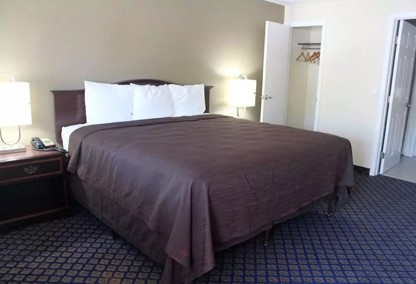 Hotelli Oregon Trail Inn And Suites