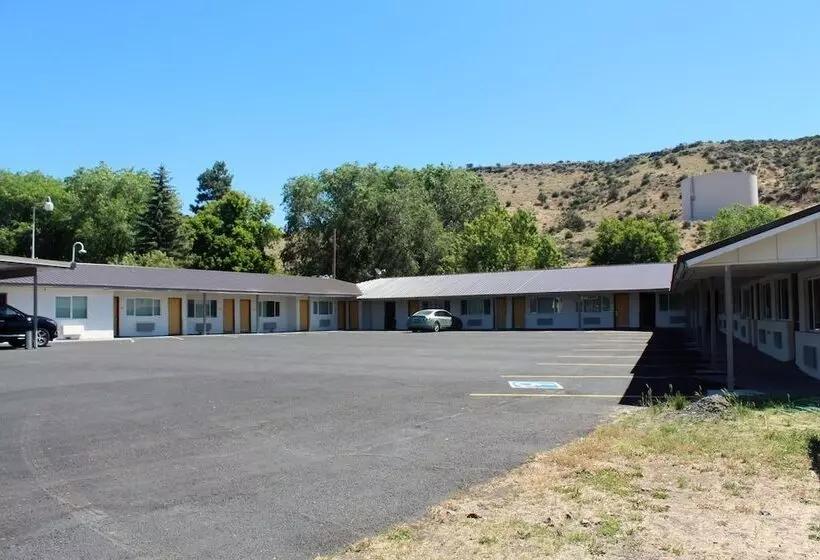 Hotelli Oregon Trail Inn And Suites