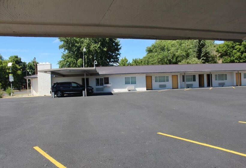 호텔 Oregon Trail Inn And Suites