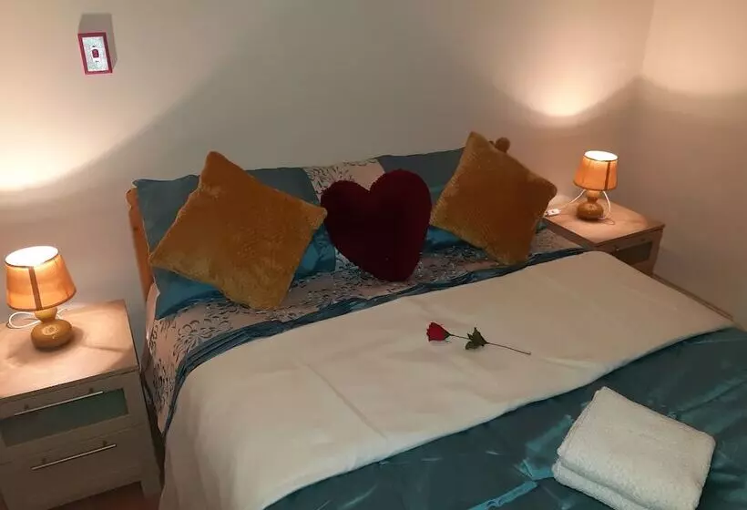 ホテル Phoenix Nights Guest House