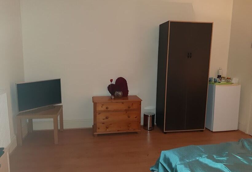 Hotel Phoenix Nights Guest House