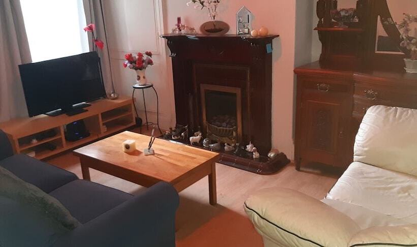 Hotel Phoenix Nights Guest House