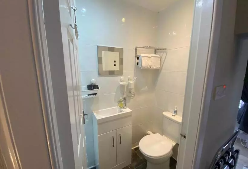 Majatalo Peacock Guest House