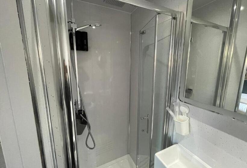 פנסיון Peacock Guest House