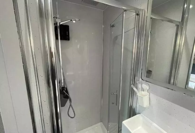 Majatalo Peacock Guest House