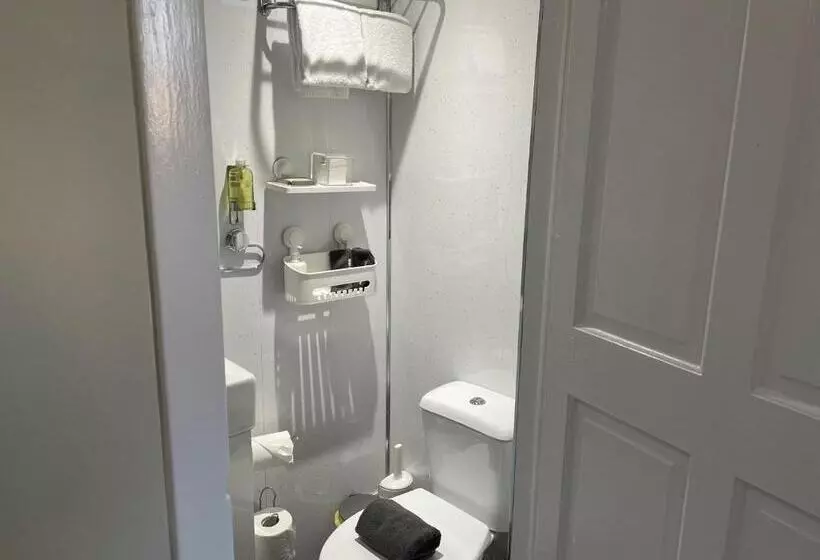 Majatalo Peacock Guest House