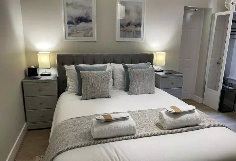 Majatalo Peacock Guest House