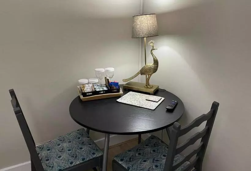 Majatalo Peacock Guest House