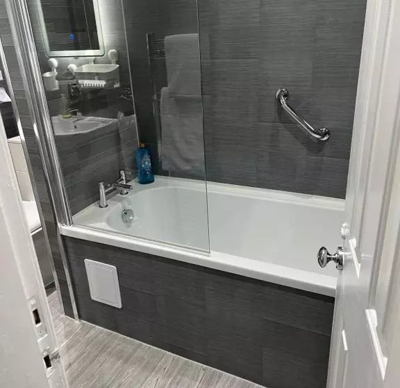 Majatalo Peacock Guest House