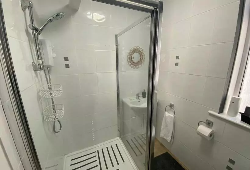 Majatalo Peacock Guest House