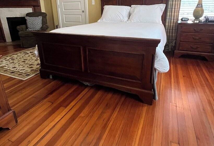 Bed and Breakfast Grand Lux Inn