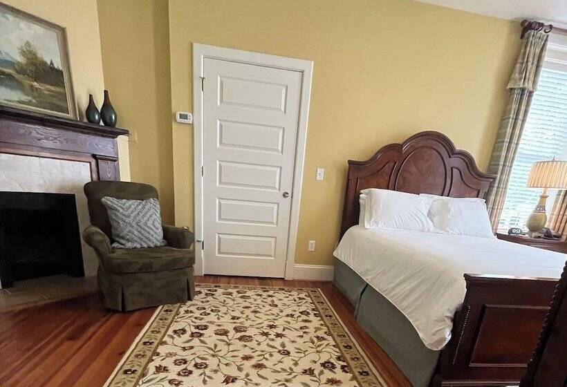 Bed and Breakfast Grand Lux Inn