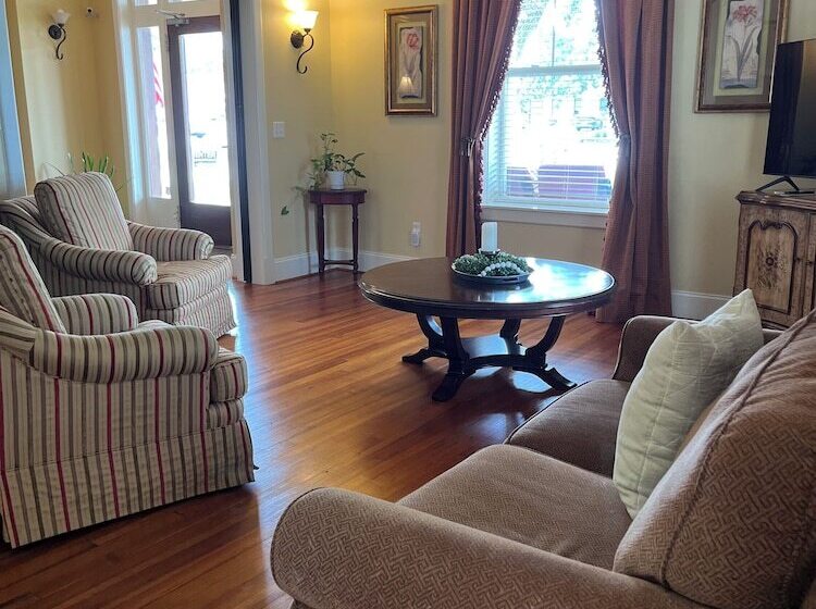 Bed and Breakfast Grand Lux Inn