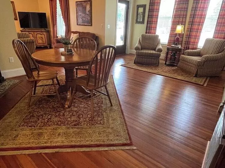 Aamiaismajoitus (B&B) Grand Lux Inn