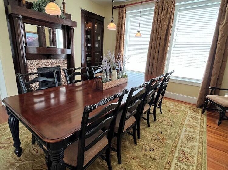 Bed and Breakfast Grand Lux Inn