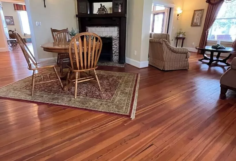 Aamiaismajoitus (B&B) Grand Lux Inn