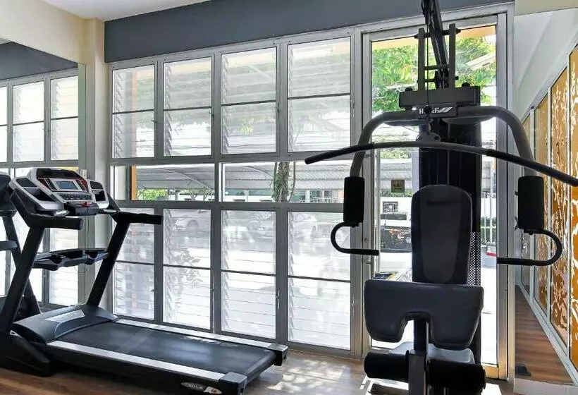 ホテル Fullroom 77 Srinakarin