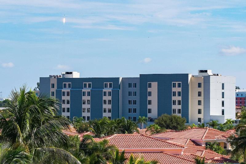 Отель Springhill Suites By Marriott Cape Canaveral Cocoa Beach