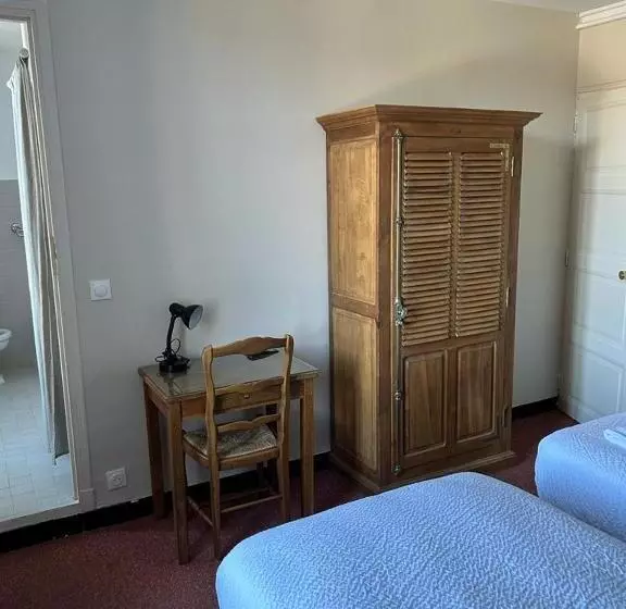 Hotelli Logis Hôtel Restaurant Le Louvre