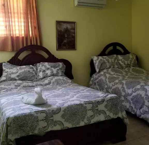 ホテル Victoriano