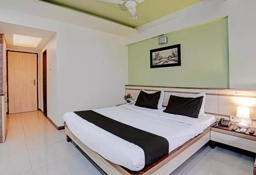 ホテル Collection O Guru Heritage Kalamboli