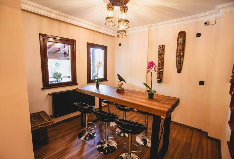 فندق The Red Witch Boutique