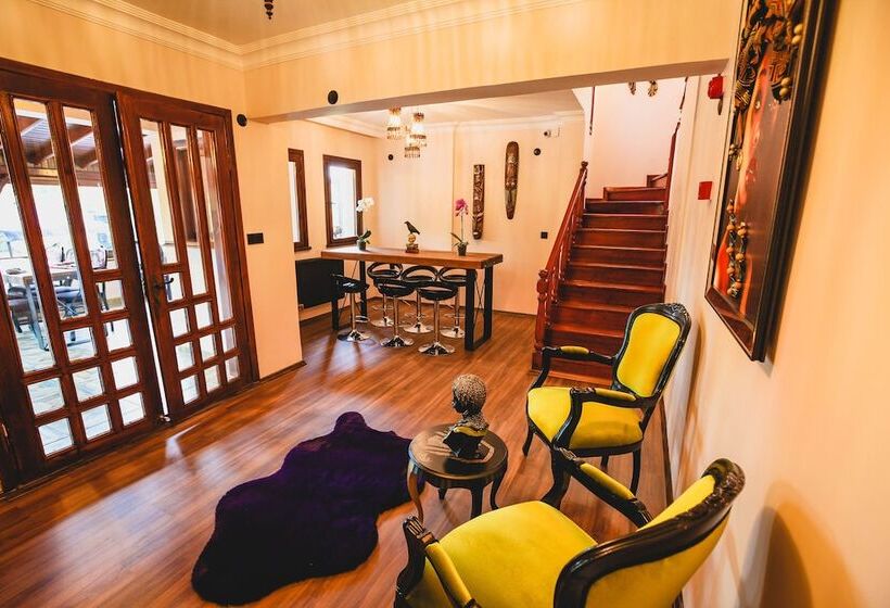 فندق The Red Witch Boutique