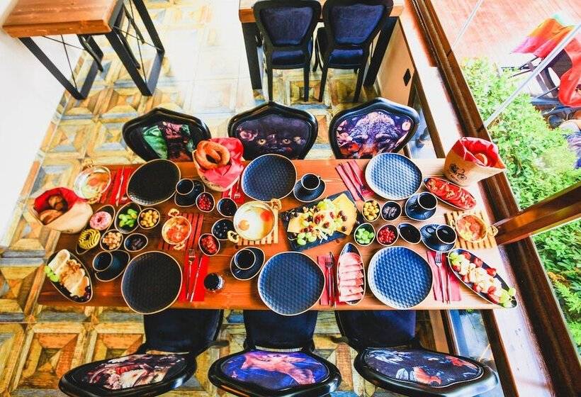 فندق The Red Witch Boutique