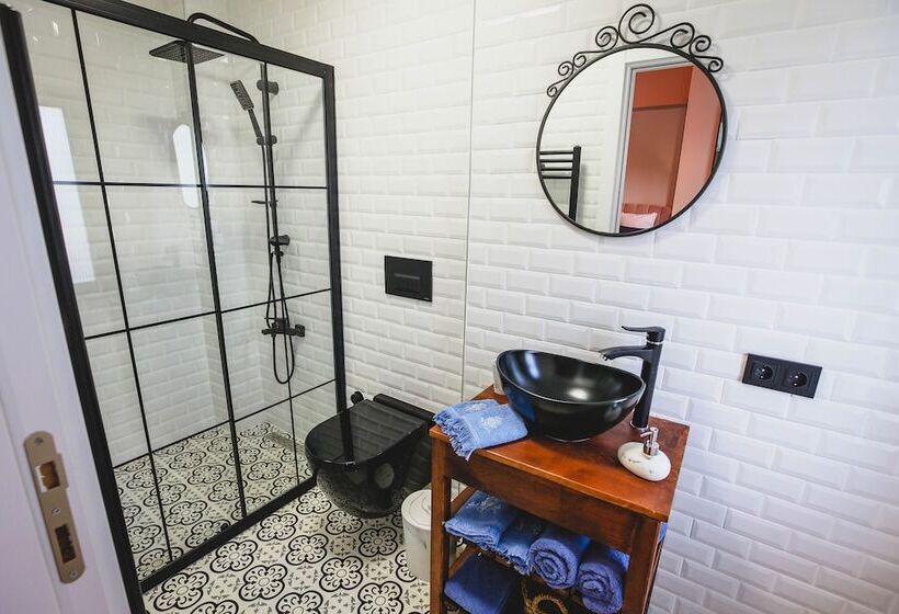 فندق The Red Witch Boutique