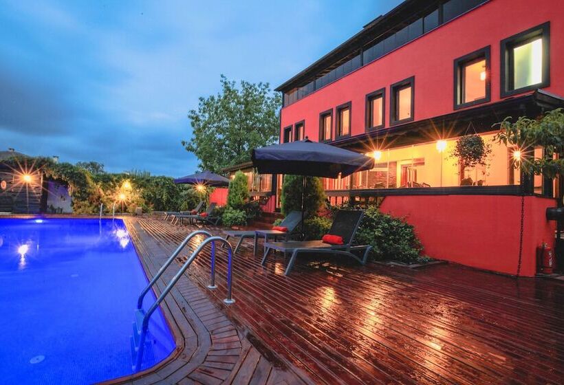 فندق The Red Witch Boutique