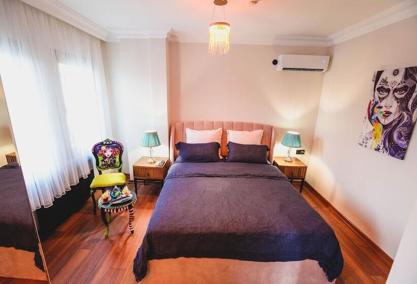 فندق The Red Witch Boutique