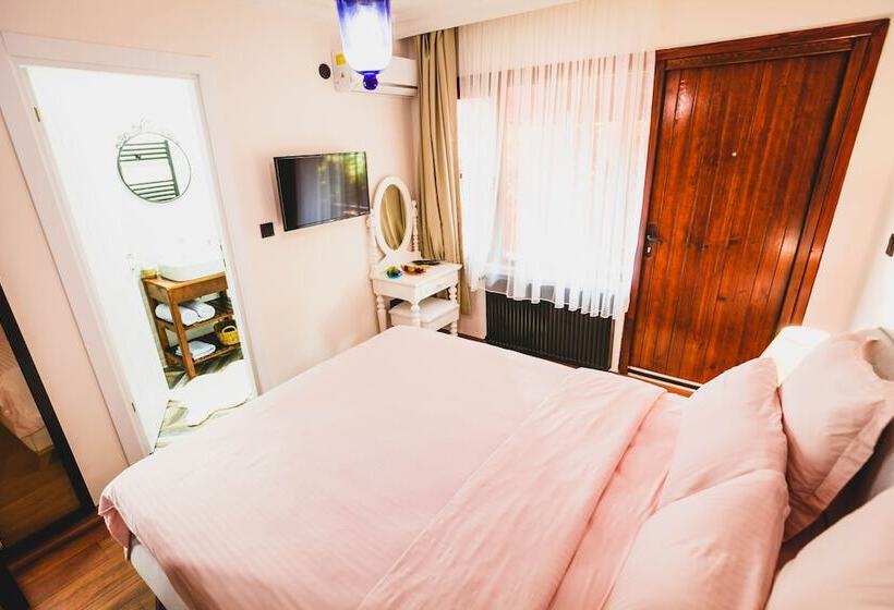 فندق The Red Witch Boutique