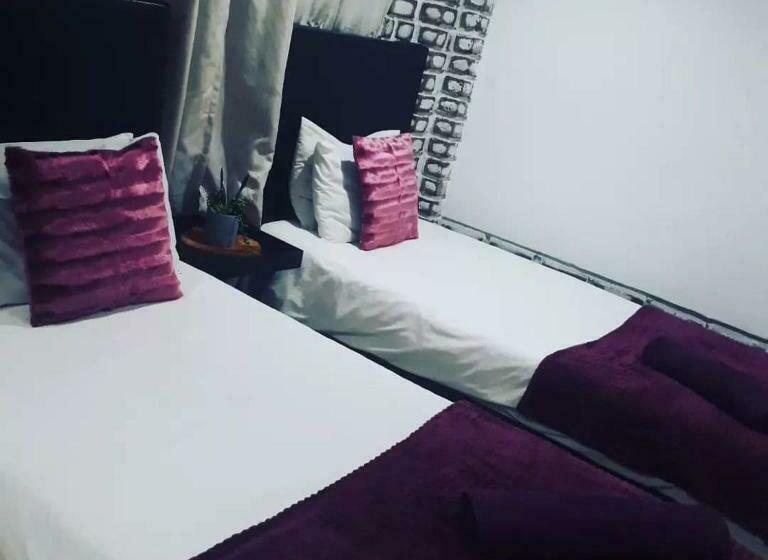 민박 Greenhill Chalets Grootfontein