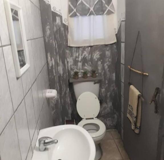 민박 Greenhill Chalets Grootfontein