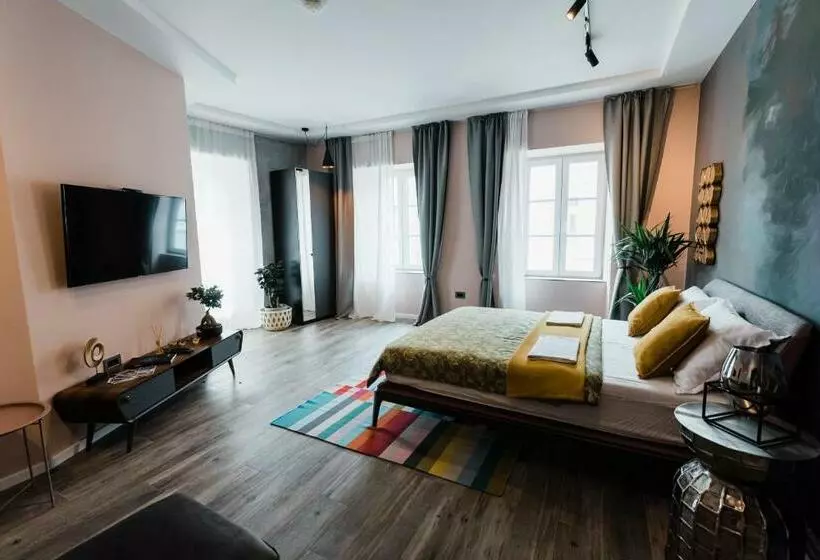 تختخواب و صبحانه Square 19 Boutique