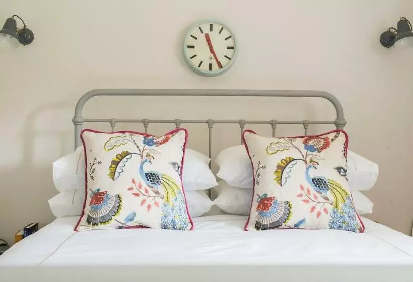 Majatalo Flore House