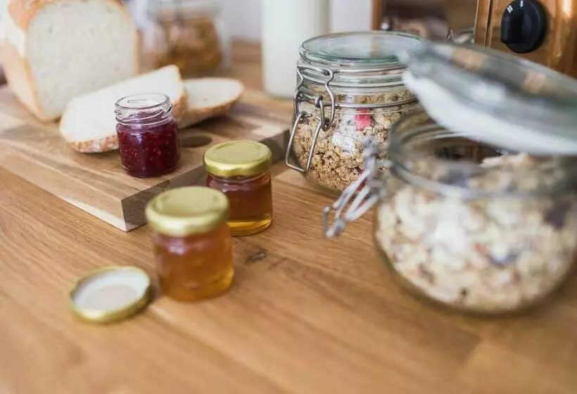 Majatalo Flore House