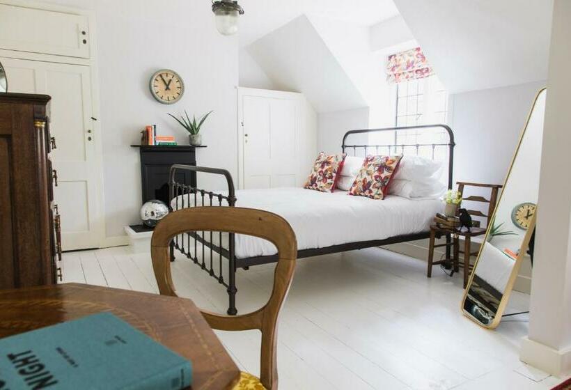 ペンション Flore House