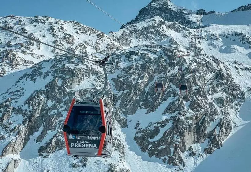 リゾートホテル Capanna Presena