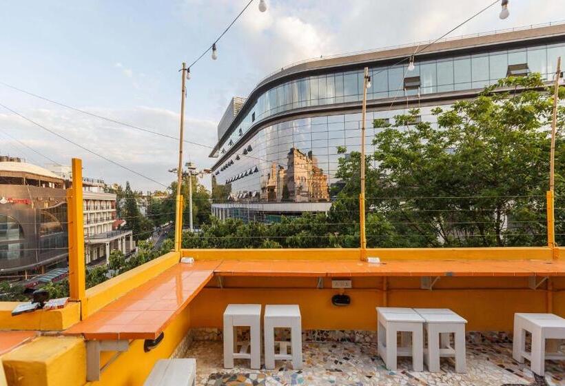 هاستل Locul Central   Church Street