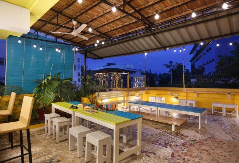 هاستل Locul Central   Church Street