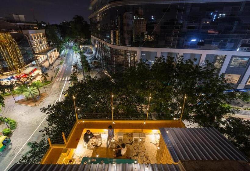 هاستل Locul Central   Church Street