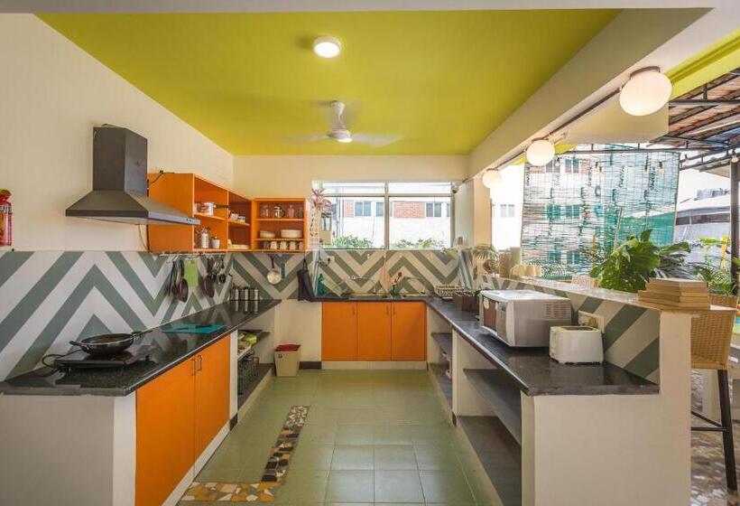 هاستل Locul Central   Church Street