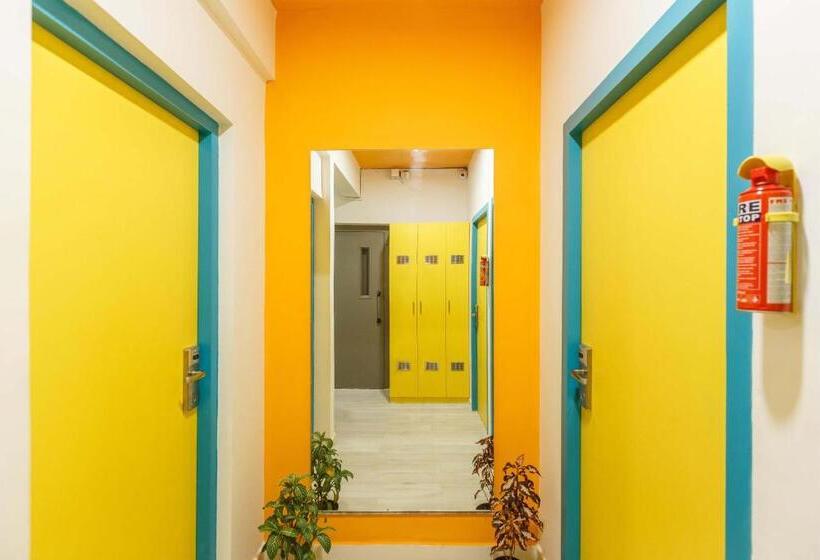 هاستل Locul Central   Church Street