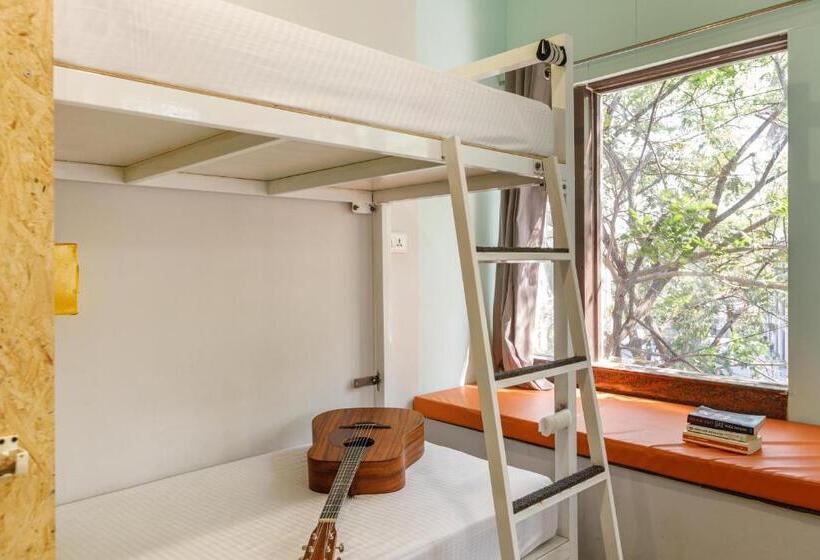 هاستل Locul Central   Church Street