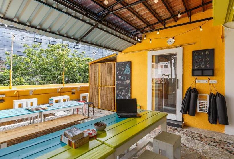 هاستل Locul Central   Church Street