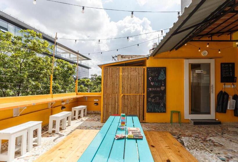 هاستل Locul Central   Church Street