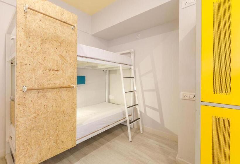 هاستل Locul Central   Church Street