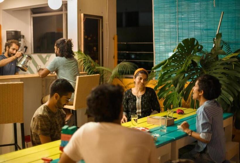 هاستل Locul Central   Church Street