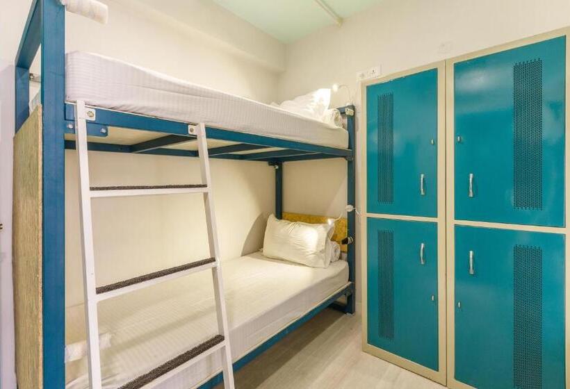 هاستل Locul Central   Church Street